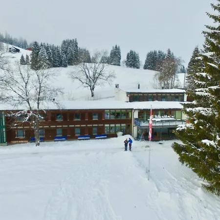 Hostel Lovell Camps - Mountain Gstaad